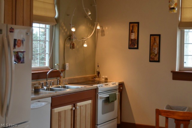 7828 South Ridge Road Madison, OH 44057 - Photo 10 of 25 KITCHEN