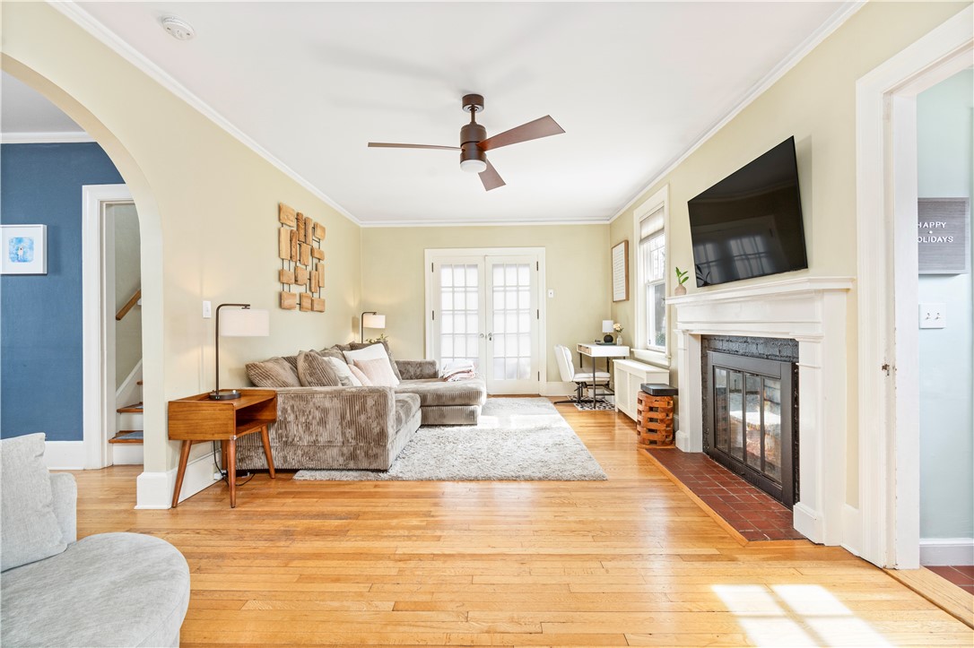 83 Colonial Road Providence, RI 02906 - Photo 11 of 37