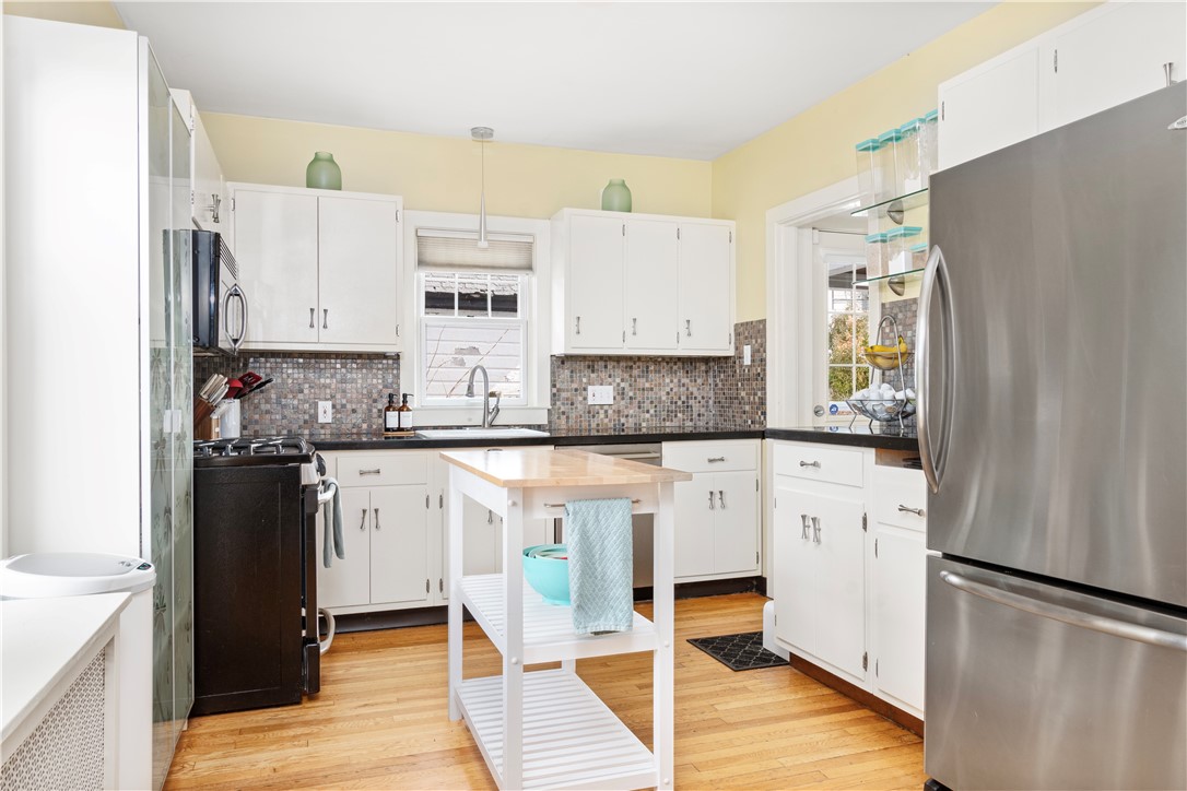 83 Colonial Road Providence, RI 02906 - Photo 14 of 37