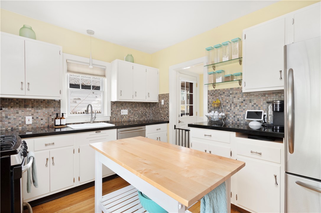 83 Colonial Road Providence, RI 02906 - Photo 15 of 37