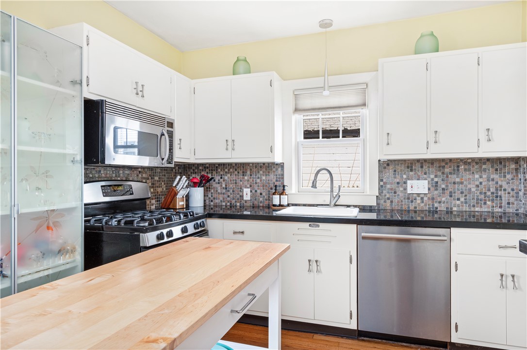83 Colonial Road Providence, RI 02906 - Photo 16 of 37