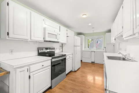$699,000 | 12 Steepletree Lane, Unit 12, Wayland, MA 01778