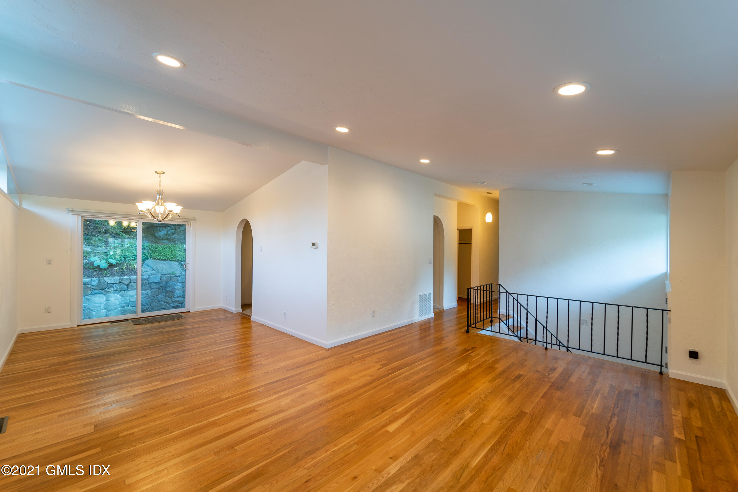 37 Amherst Road Riverside, CT 06878 - Photo 3 of 20 3A