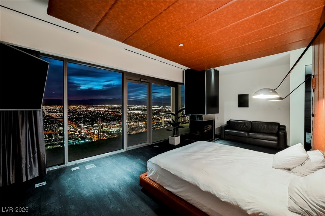 4381 West Flamingo Road, Unit 5708 Las Vegas, NV 89103 - Photo 13 of 34 Bedroom with balcony
