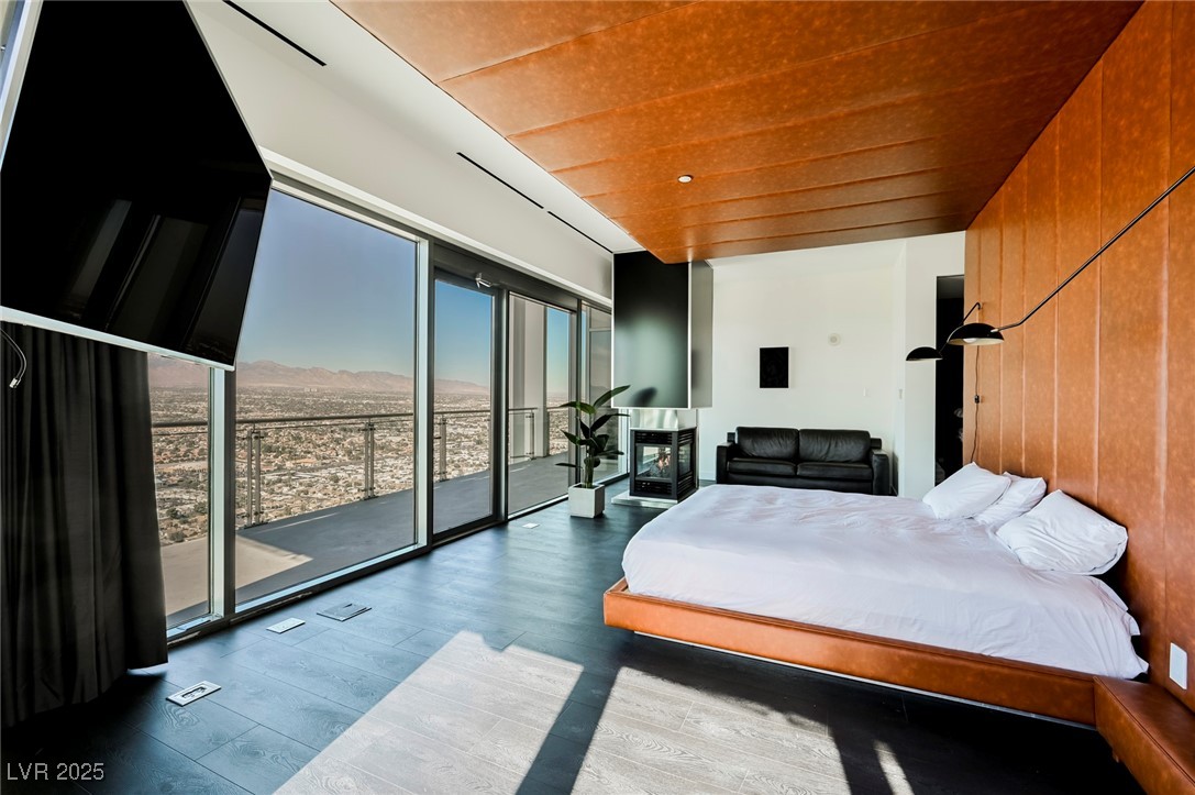 4381 West Flamingo Road, Unit 5708 Las Vegas, NV 89103 - Photo 10 of 34 Bedroom with balcony