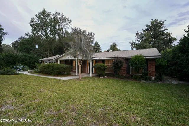 a view of a house with backyard and sitting area
