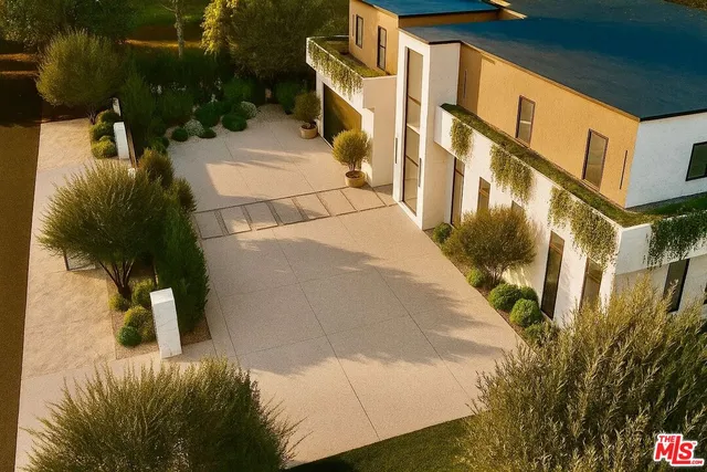 a view of an outdoor space