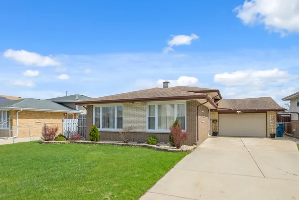 $405,000 | 8037 McVicker Avenue, Burbank, IL 60459