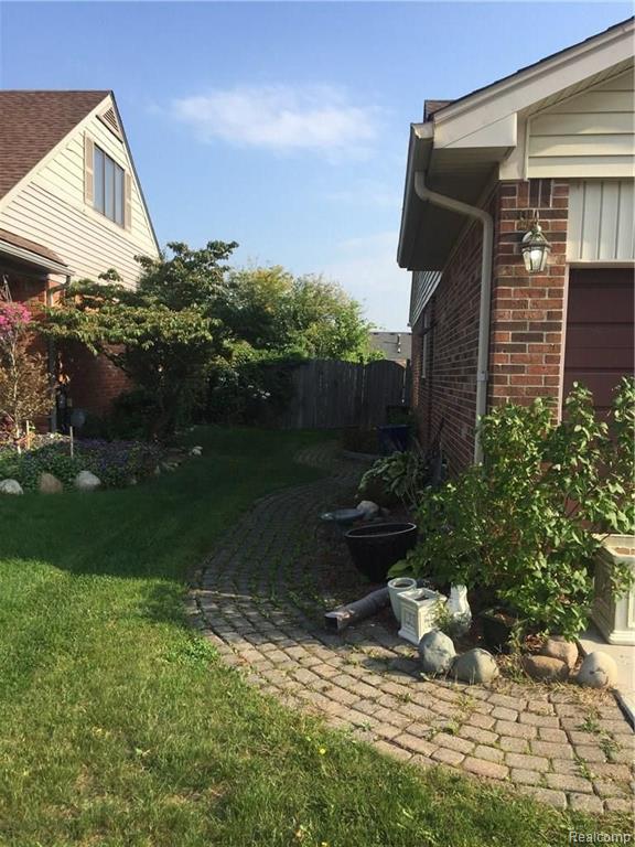 45066 Rector Drive Canton, MI 48188 - Photo 3 of 26