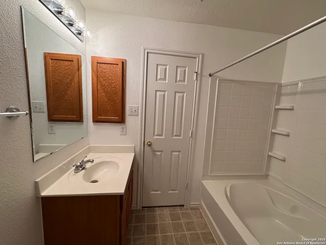 $1,600 | 8027 Seatide Vista, San Antonio, TX 78249