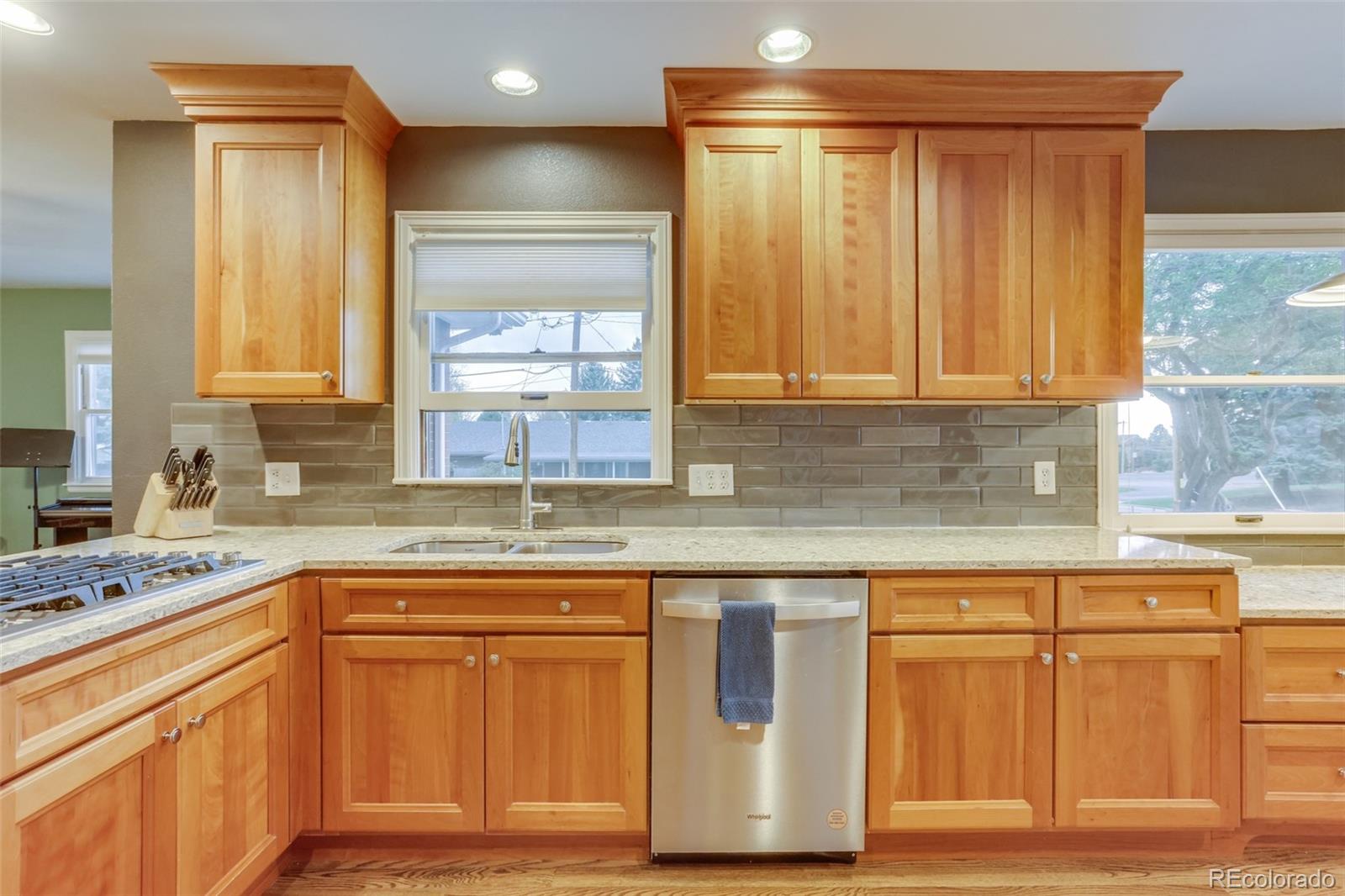 6952 Dover Circle Arvada, CO 80004 - Photo 7 of 40