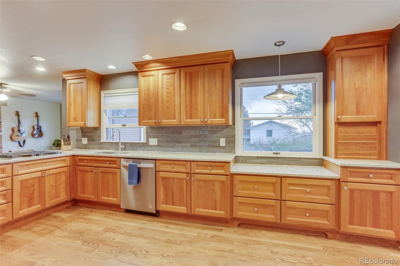 6952 Dover Circle Arvada, CO 80004 - Photo 8 of 40