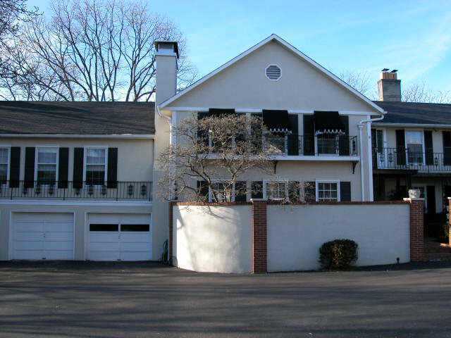 1631 Roxbury Road, Unit D1 Marble Cliff, OH 43212 - Photo 1 of 5