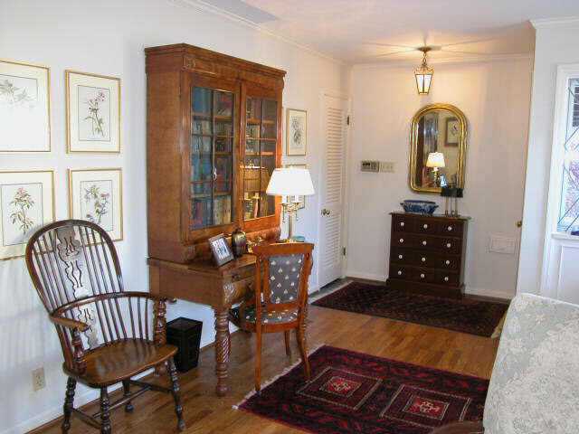1631 Roxbury Road, Unit D1 Marble Cliff, OH 43212 - Photo 2 of 5