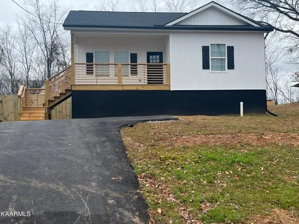 $1,600 | 2439 Adams Avenue, Knoxville, TN 37917