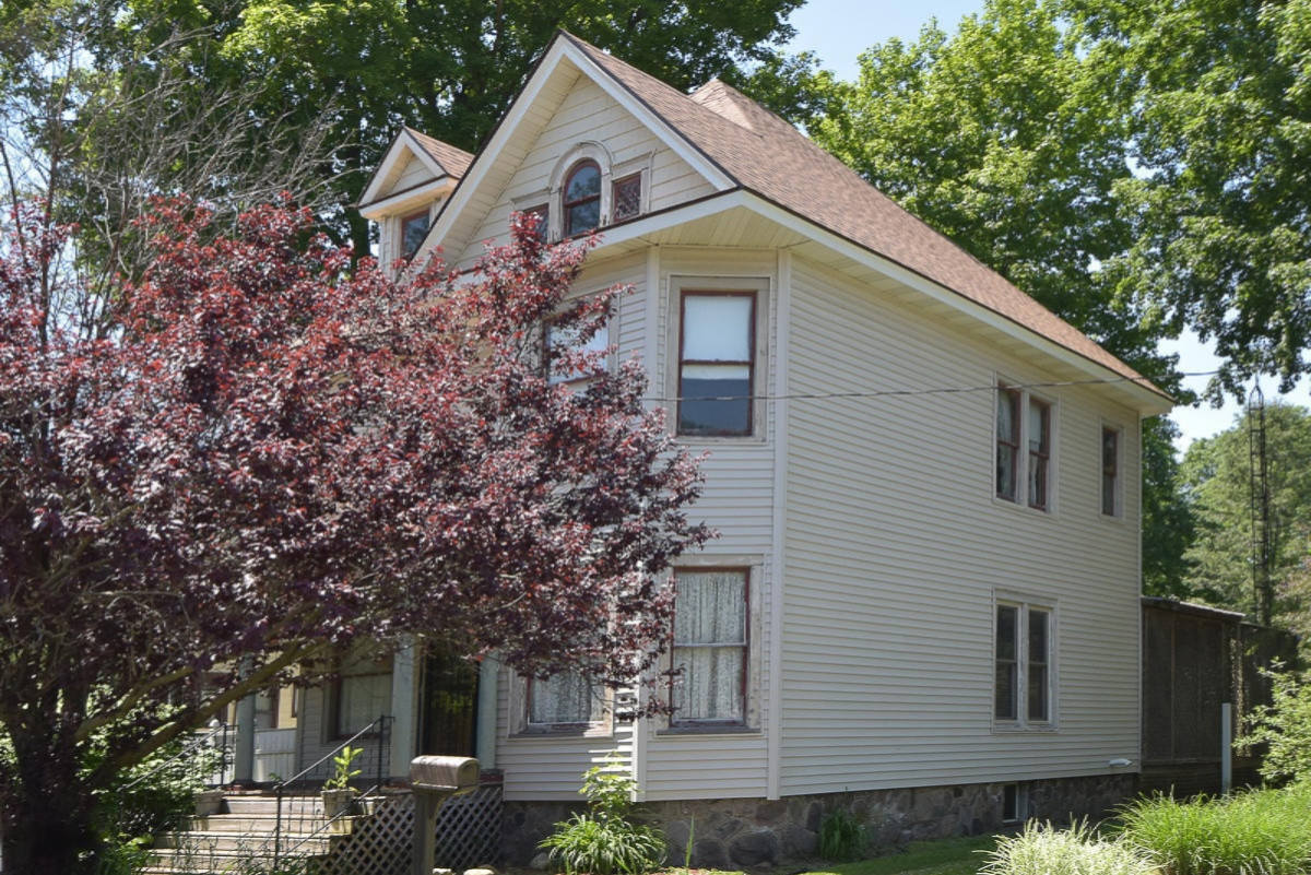 205 East Delaware Street Decatur, MI 49045 - Photo 2 of 23 205eDelaware_03