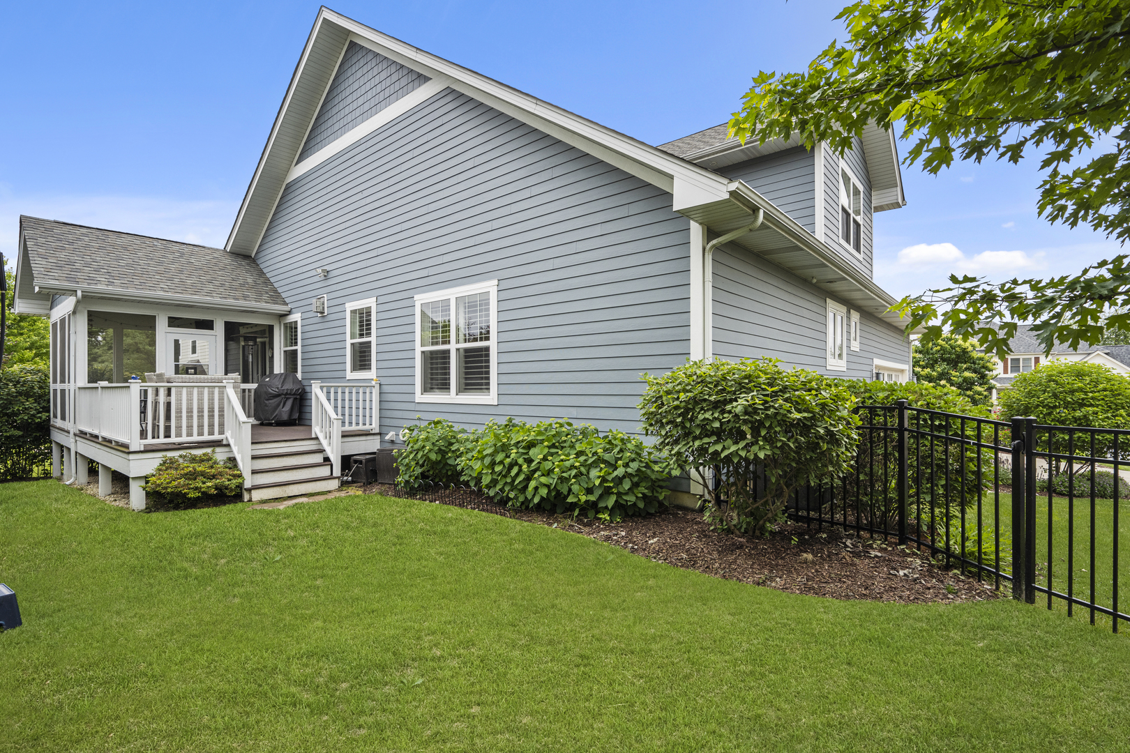 2035 Windham Circle Wheaton, IL 60187 - Photo 34 of 40 a front view of a house with a garden and plants