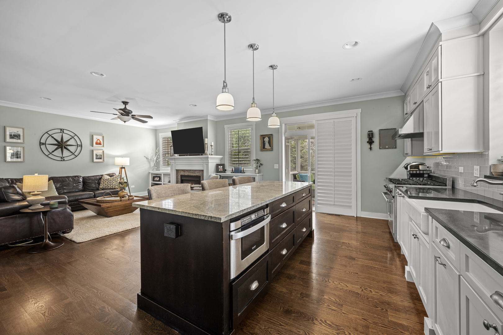2035 Windham Circle Wheaton, IL 60187 - Photo 9 of 40 a kitchen with a stove and a clock