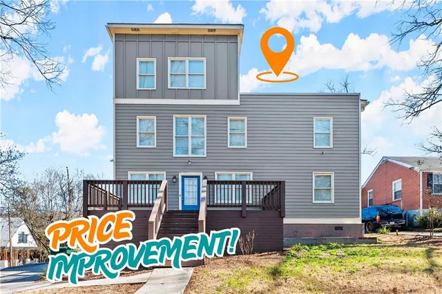 a front view of house with yard