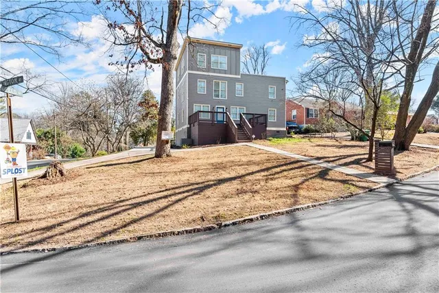 a view of a yard with a house