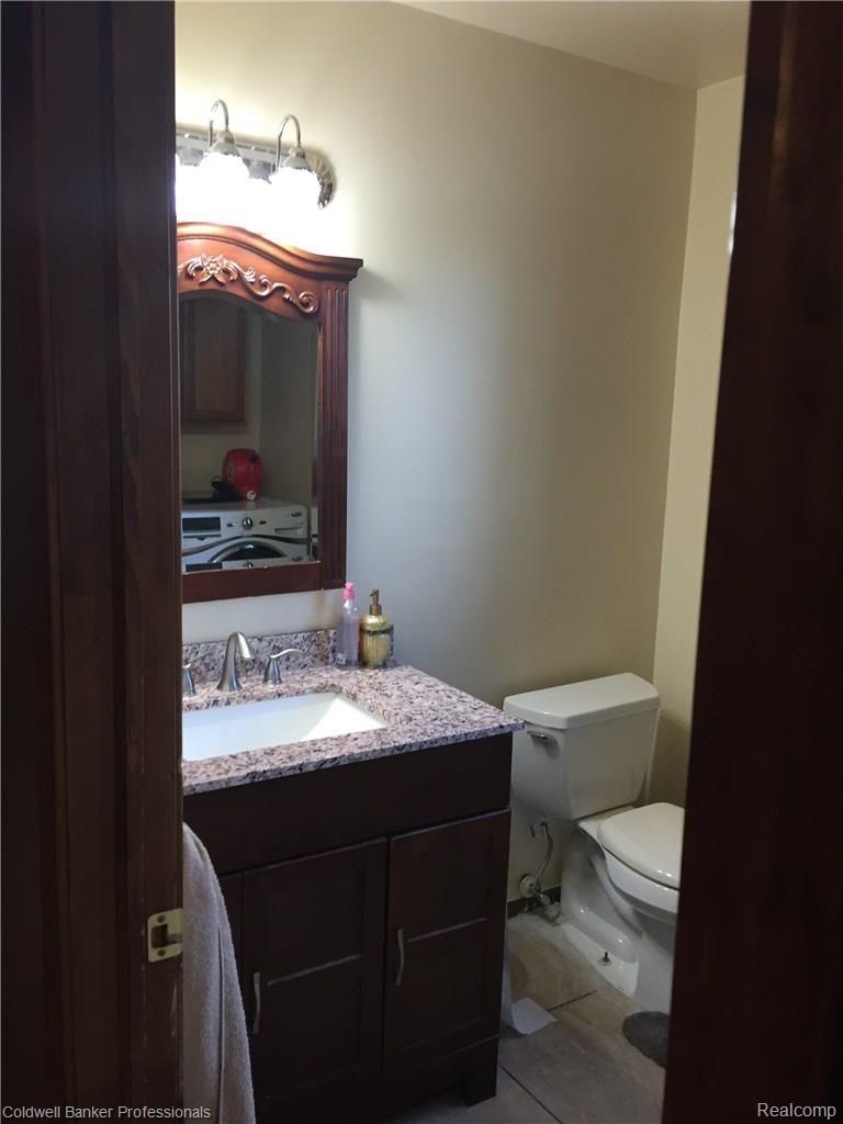 1698 Millville Road Lapeer, MI 48446 - Photo 11 of 26 Bath First floor 2.JPG