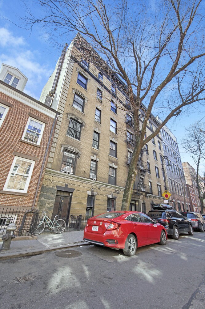 19 Commerce Street, Unit 5 Manhattan, NY 10014 - Photo 7 of 7