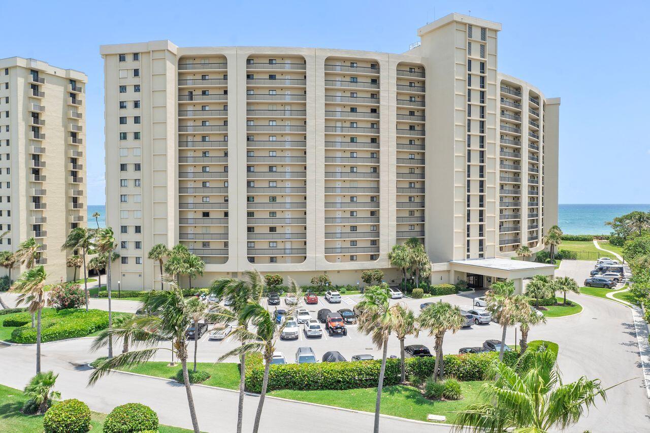 100 Ocean Trail Way, Unit 207 Jupiter, FL 33477 - Photo 33 of 61 a front view of a building with outdoor seating