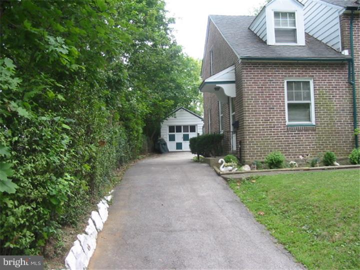 215 South State Road Upper Darby, PA 19082 - Photo 17 of 25 Driveway