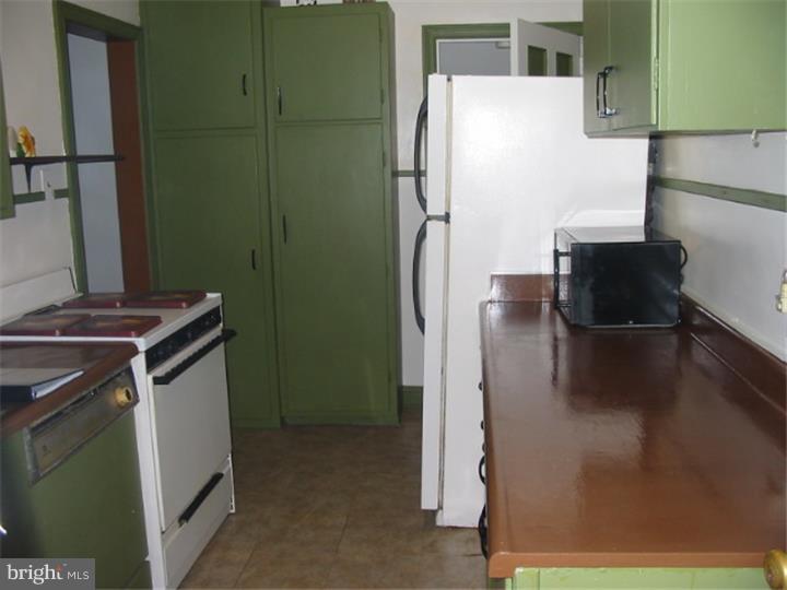 215 South State Road Upper Darby, PA 19082 - Photo 4 of 25 Kitchen
