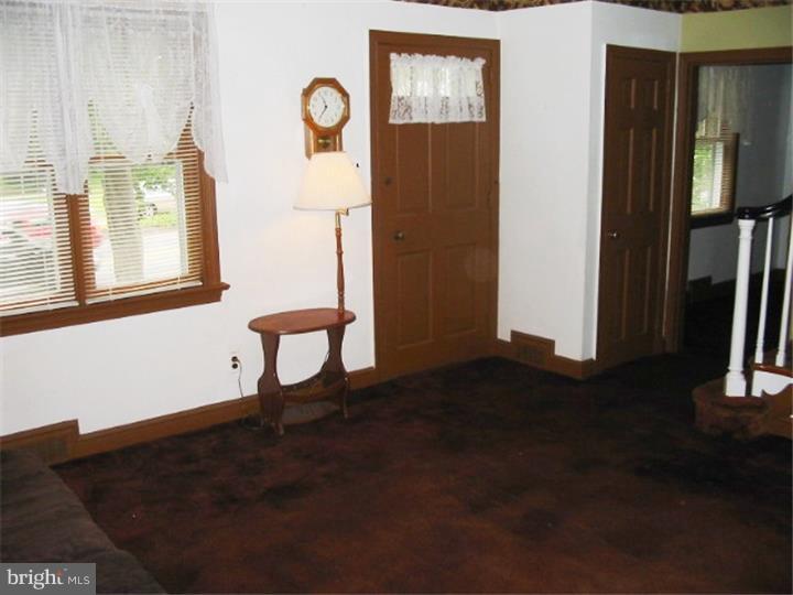 215 South State Road Upper Darby, PA 19082 - Photo 5 of 25 Living Room