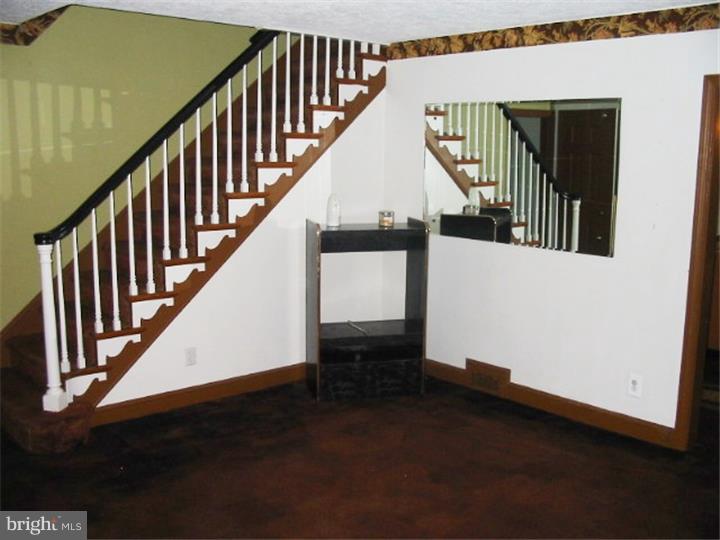 215 South State Road Upper Darby, PA 19082 - Photo 6 of 25 Living Room