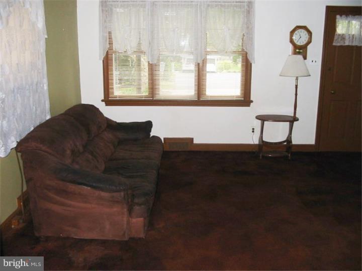215 South State Road Upper Darby, PA 19082 - Photo 7 of 25 Living Room