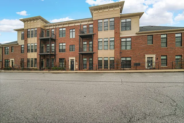 $399,900 | 207 Academy Street, Unit 104, Valparaiso, IN 46385