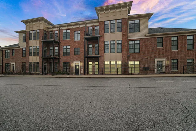$399,900 | 207 Academy Street, Unit 104, Valparaiso, IN 46385