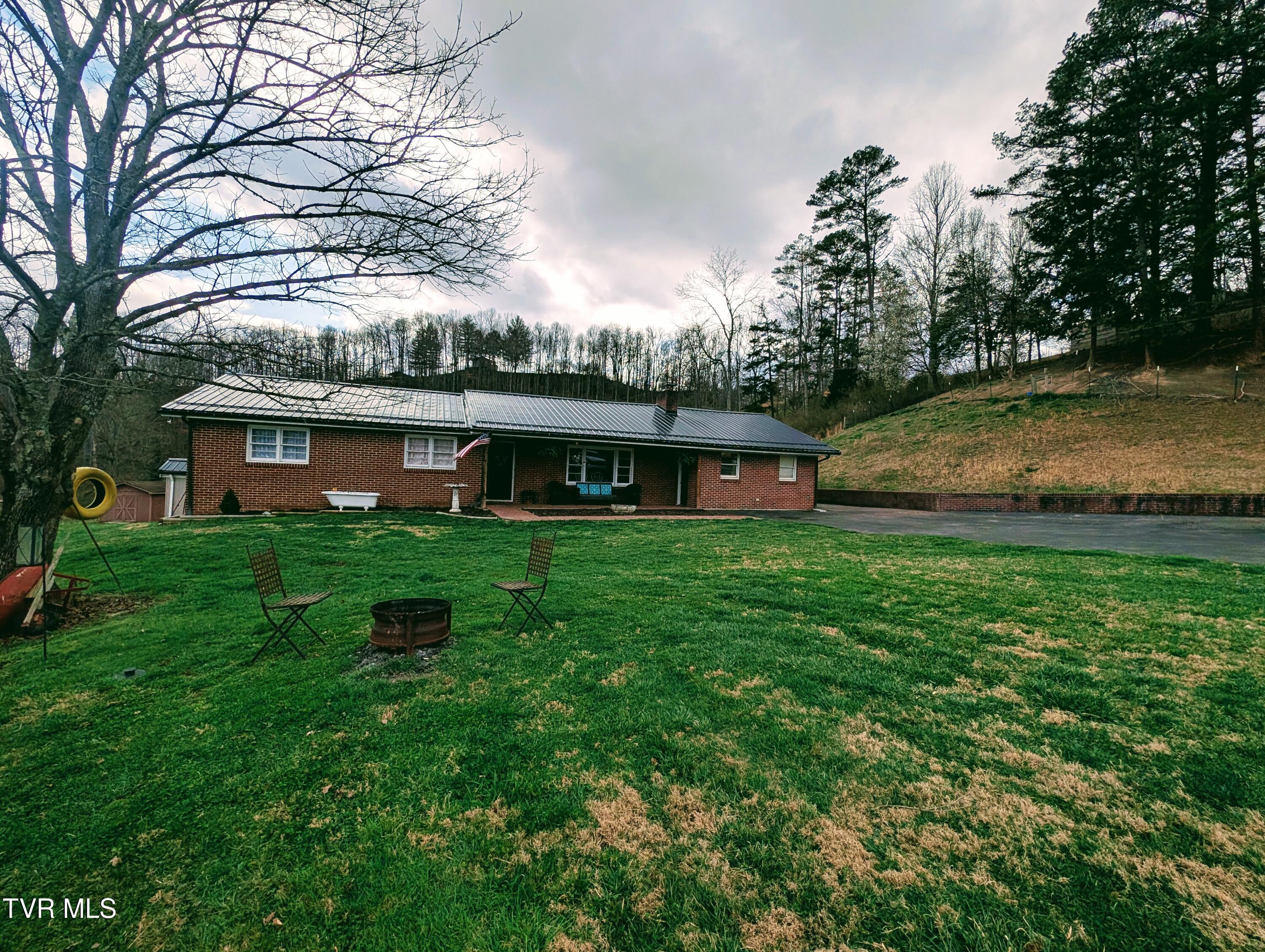 246 The New Road Clintwood, VA 24228 - Photo 9 of 62 1000019882