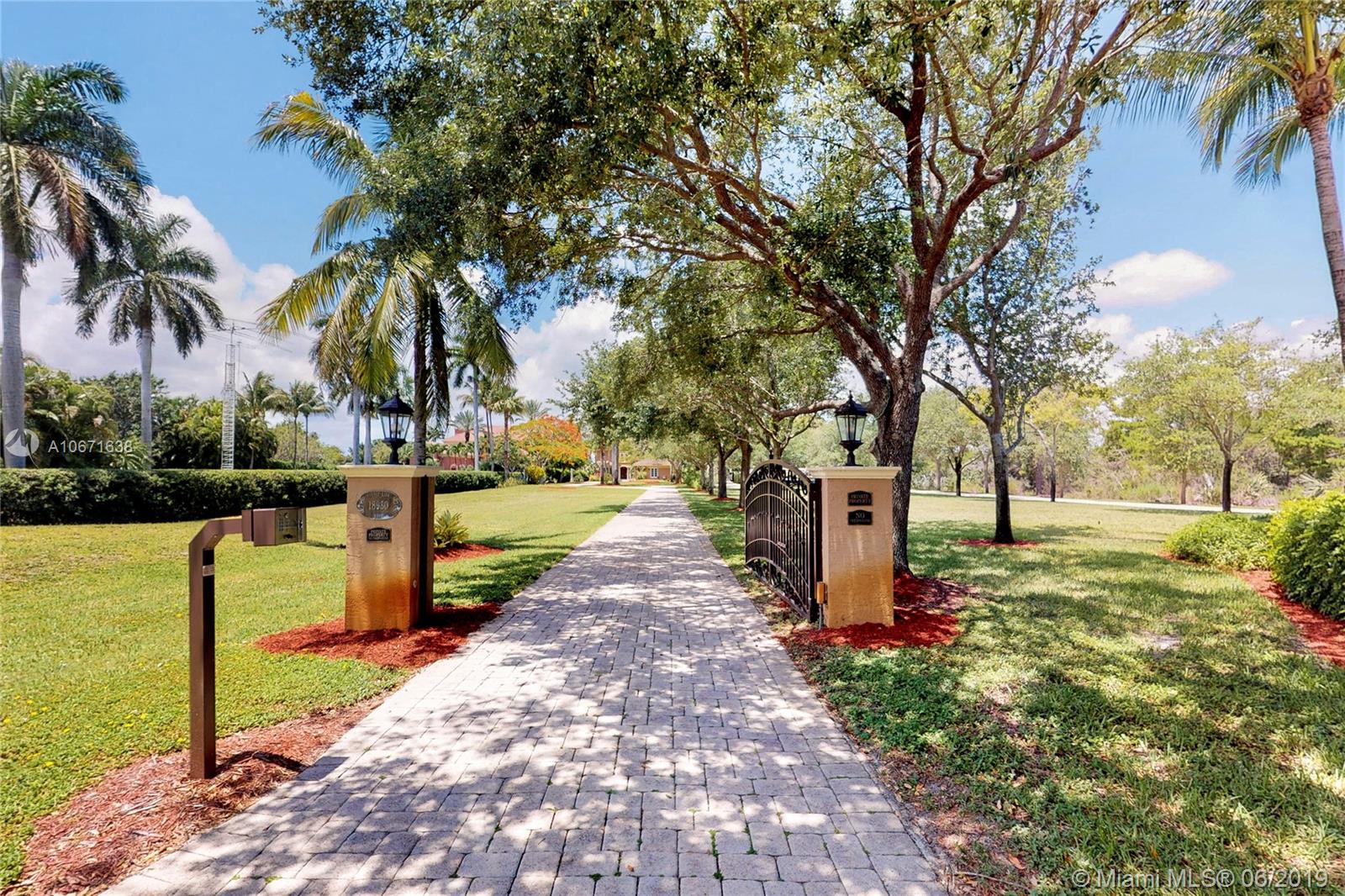 18980 Southeast County Line Road Tequesta, FL 33469 - Photo 10 of 54