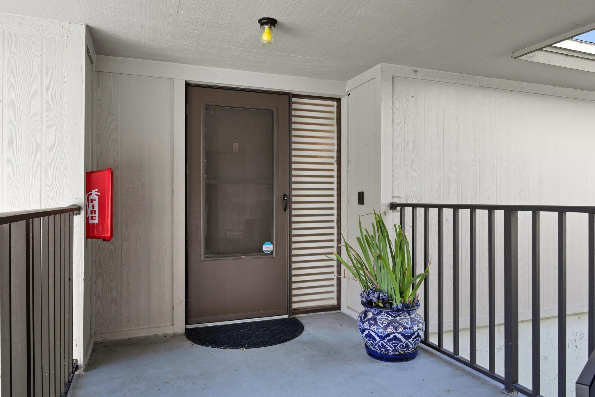 32 Navarra Court St. Augustine Shores, FL 32086 - Photo 7 of 40 a view of a hallway with a flower pot