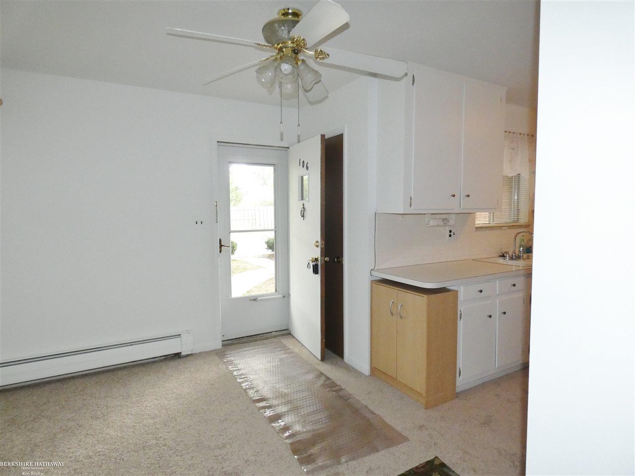 21530 Kelly Road, Unit 106 Eastpointe, MI 48021 - Photo 3 of 13