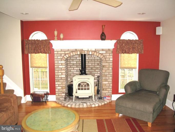 605 Academy Road Catonsville, MD 21229 - Photo 10 of 29 Family Room #3