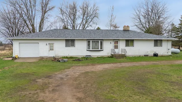 $1,200,000 | 9266 Town Line Road, Larsen, WI 54947
