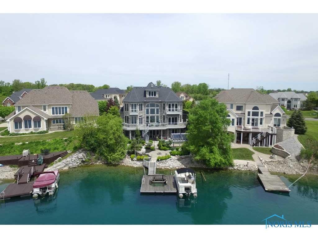 Waterfront/Dock/Pier. Spectacular deck and water front views.
