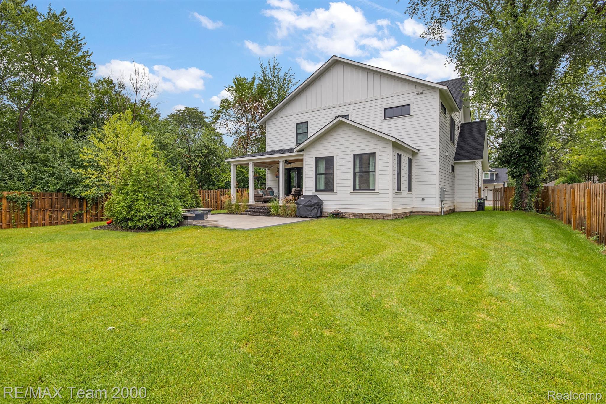 2064 Yorkshire Road Birmingham, MI 48009 - Photo 5 of 59 Gallery Image 5