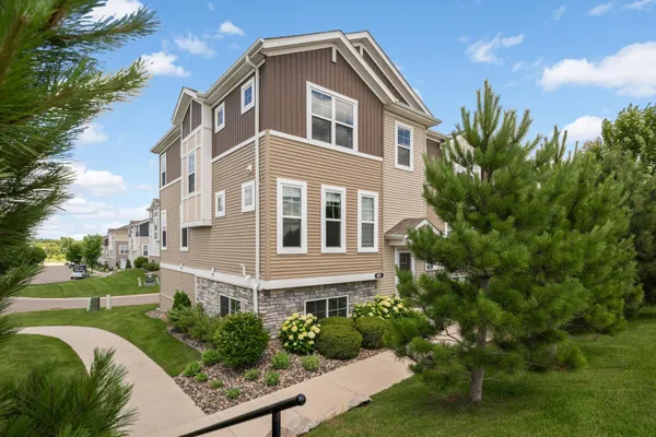 $430,000 | 887 Roselyn Drive, Victoria, MN 55386