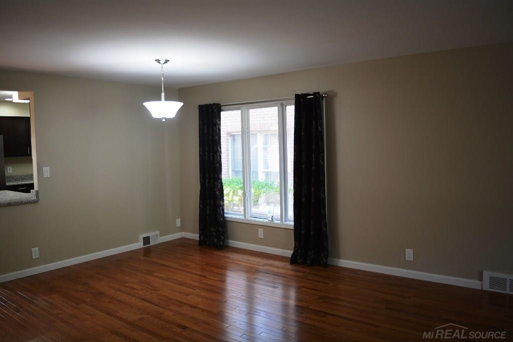 885 Neff Road Grosse Pointe, MI 48230 - Photo 4 of 39 31251213-3.JPG