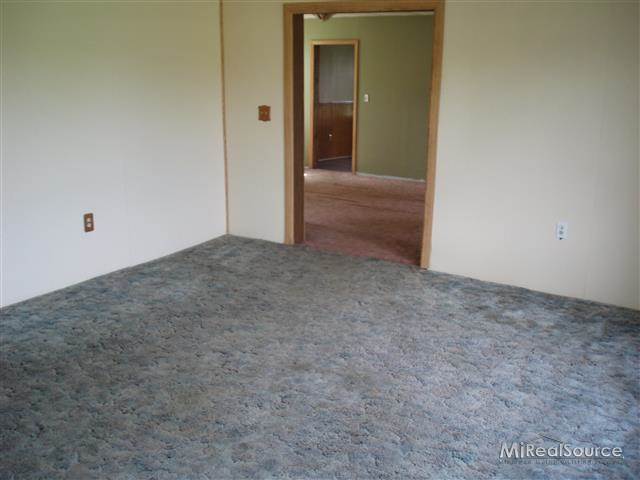 7529 Shea Road Fair Haven, MI 48023 - Photo 11 of 30 31146665-10.JPG
