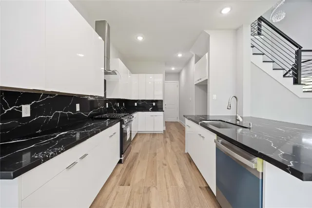 $384,999 | 4923 Golden Forest Drive, Houston, TX 77091