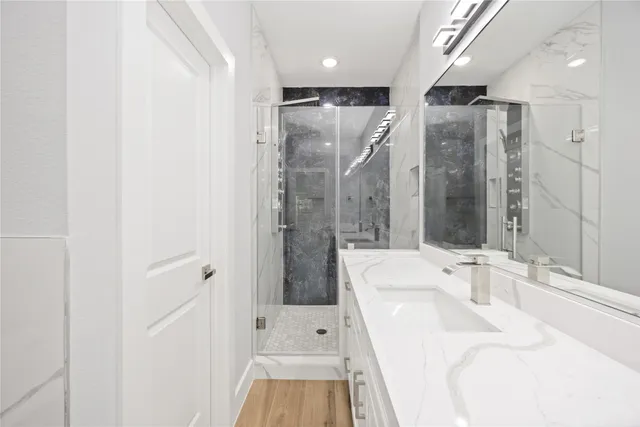 $384,999 | 4923 Golden Forest Drive, Houston, TX 77091