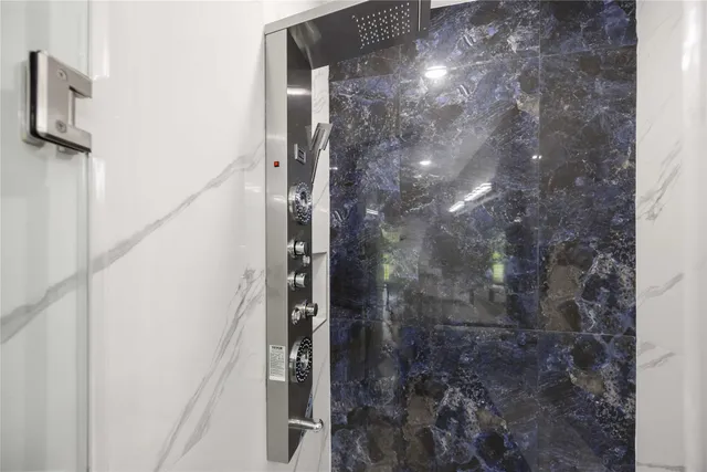 $384,999 | 4923 Golden Forest Drive, Houston, TX 77091