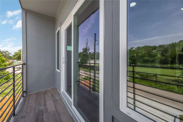 $384,999 | 4923 Golden Forest Drive, Houston, TX 77091