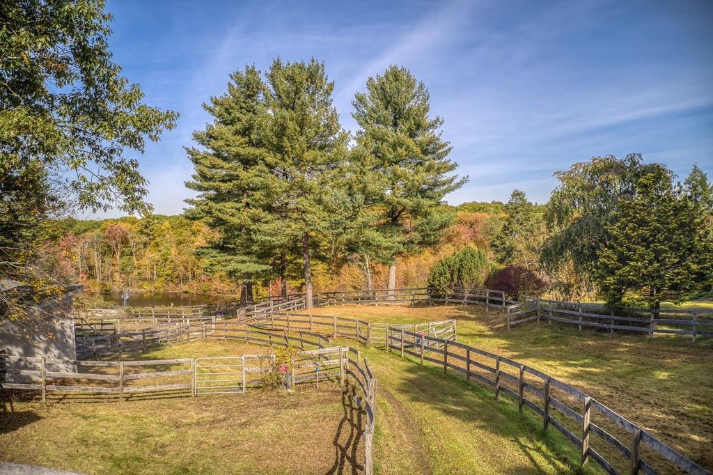 555 Hugh Cargill Road Concord, MA 01742 - Photo 4 of 41 Gallery Image 4